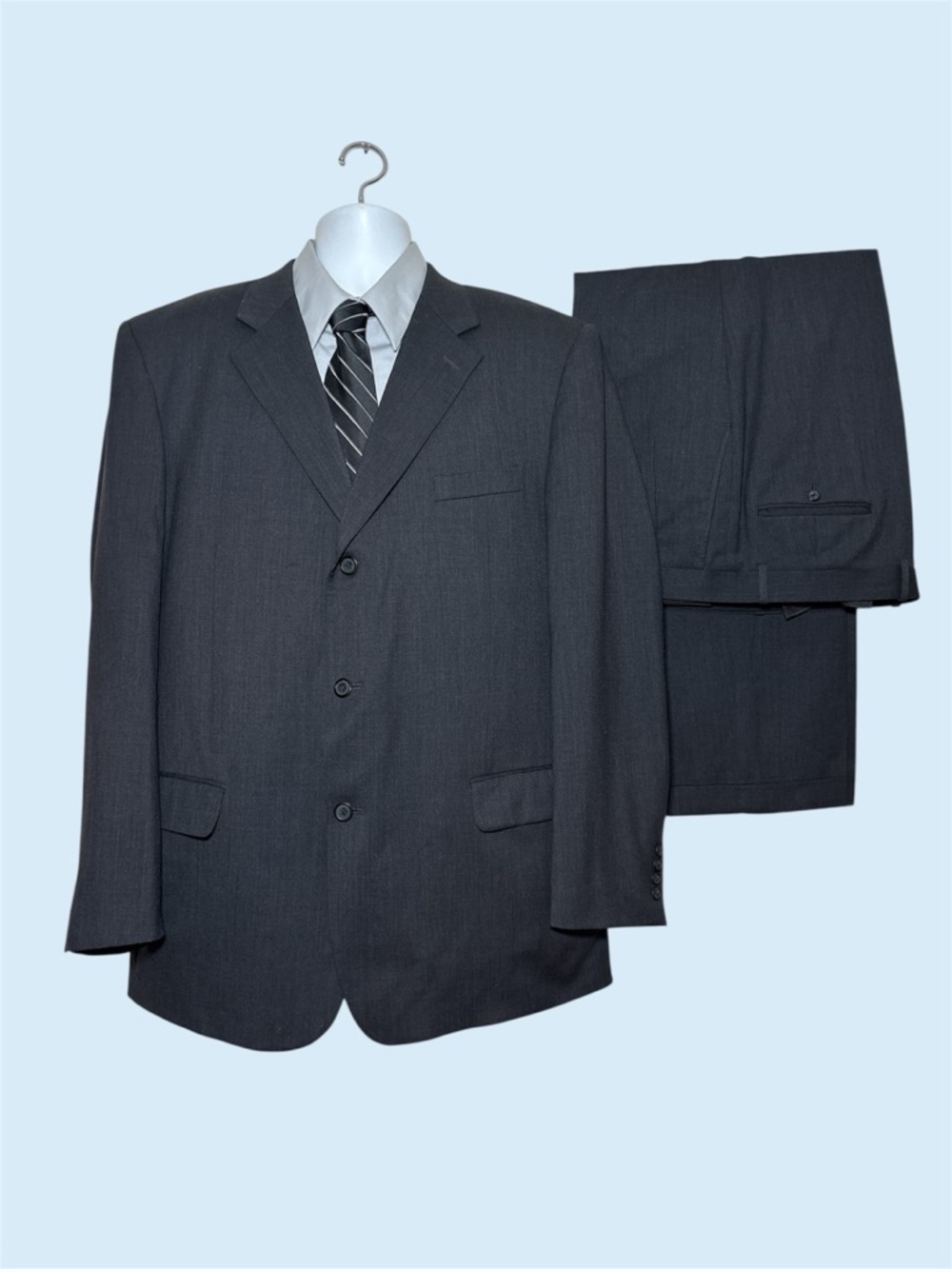 Men's Charcoal Gray Three-Piece Suit - Classic Tailored Styling